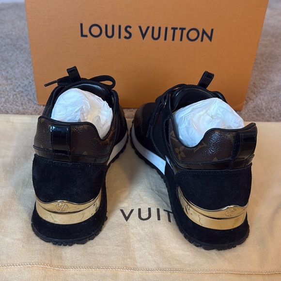 Louis Vuitton - Picture 5 of 17